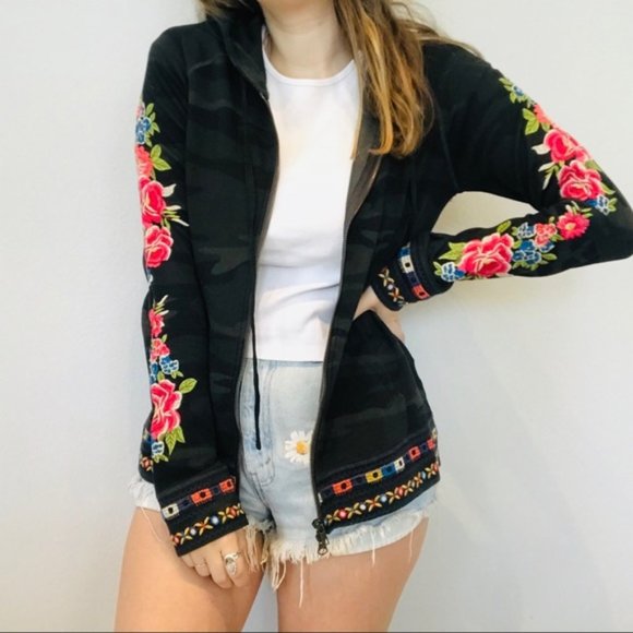 50% OFF Johnny Was camo embroidered raglan hoodie - Picture 2 of 8